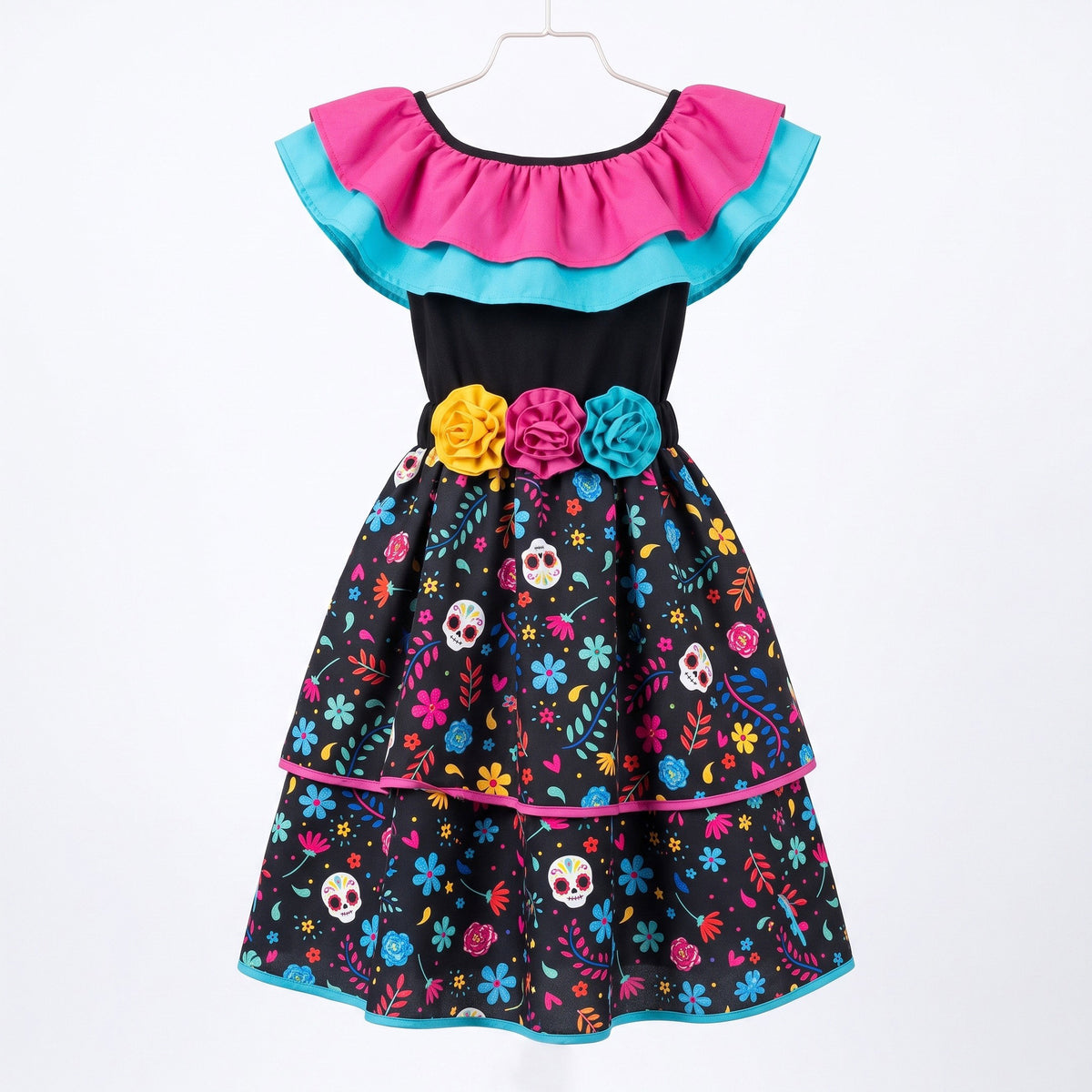 Kleurrijke Día de los Muertos-jurk met sierlijke bloemen, opvallende kraag en rijk gedetailleerde rok