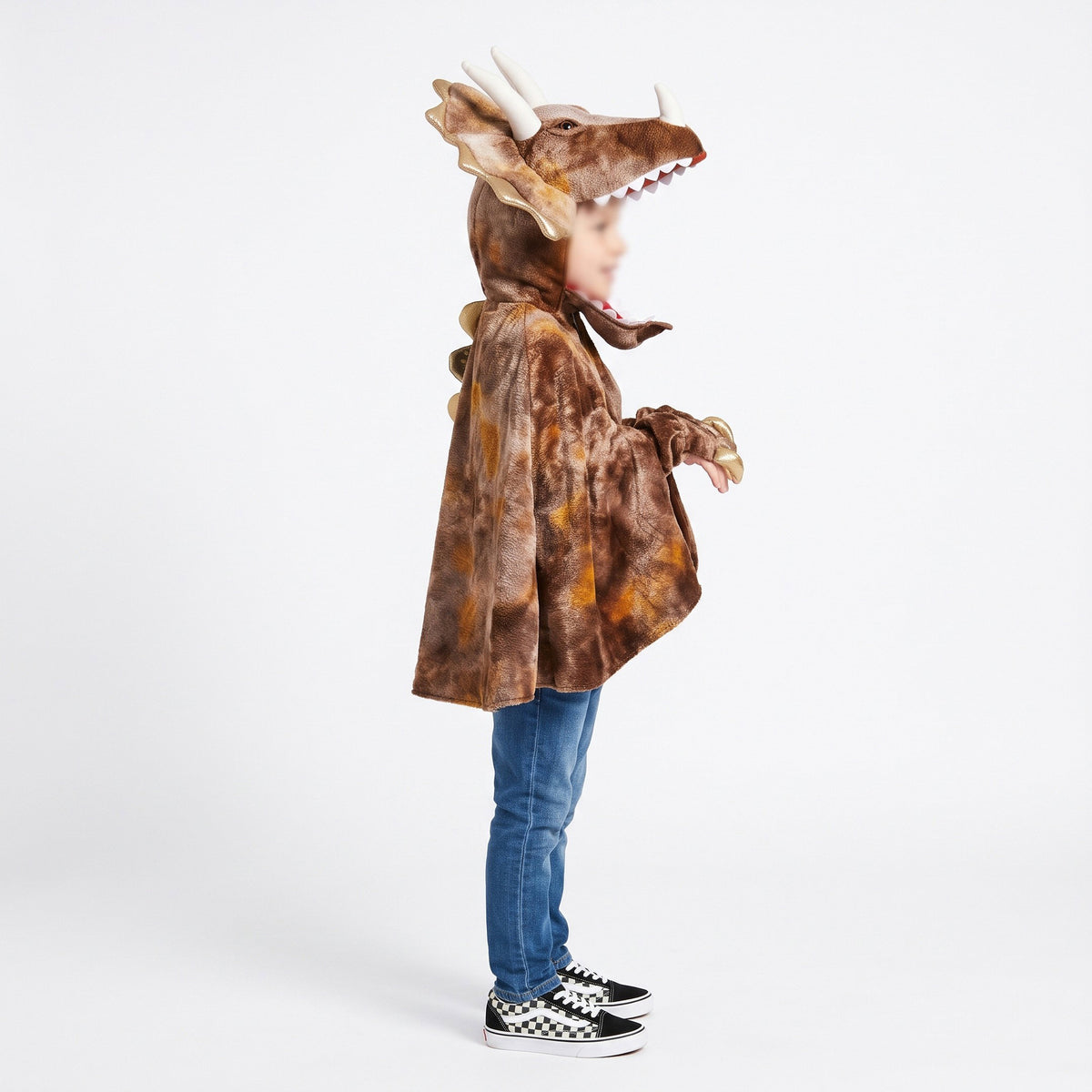 Zachte dinosauruscape met grote triceratopskop, drie hoorns, brede nekschild en tanddetails