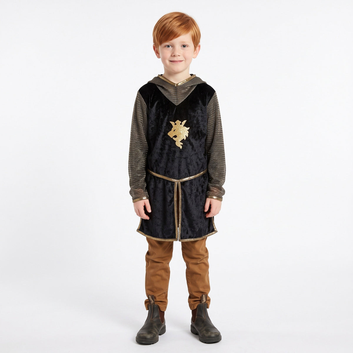 Statig koningskostuum met fluwelen tuniek, sierlijke gouden details, drakenapplicatie en decoratieve riem