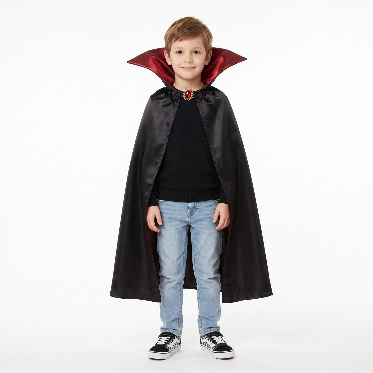 Vampiercape met hoge opstaande kraag, glanzende binnenvoering en sierlijke sluiting voor een mysterieuze vampierlook