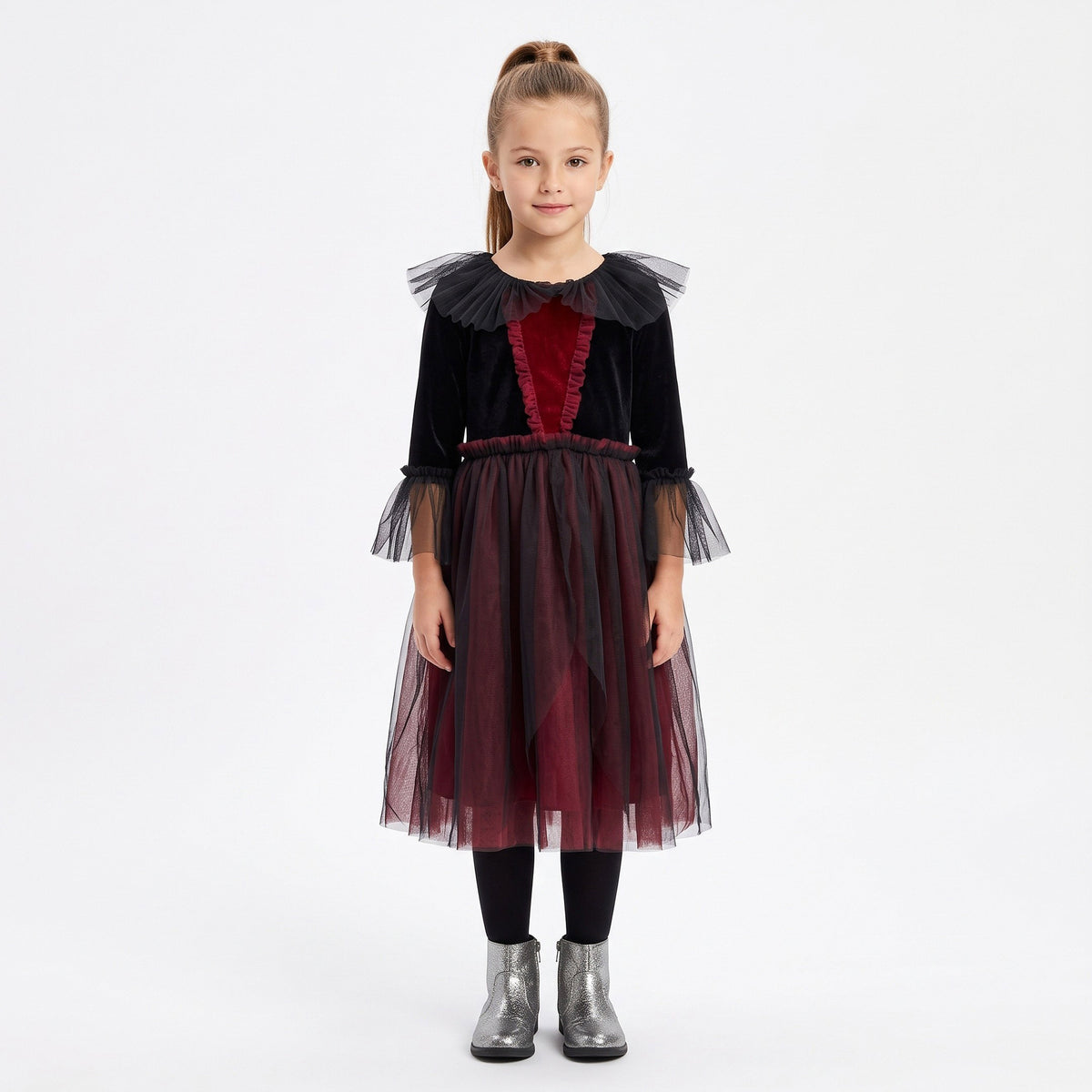 Elegante vampierjurk met sierlijk lijfje, opvallend detail, speelse pofmouwen en een volle, zwierige rok