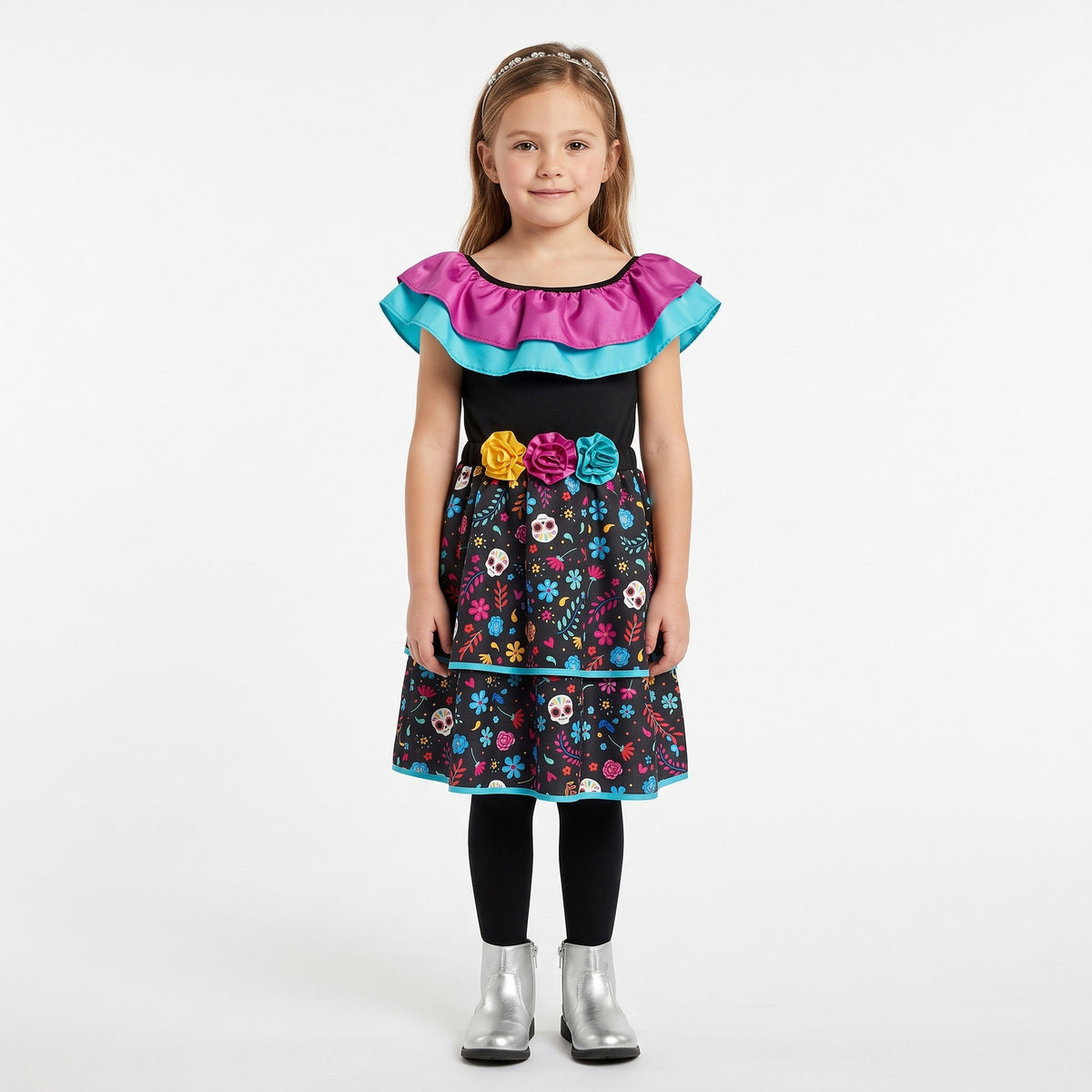 Kleurrijke Día de los Muertos-jurk met sierlijke bloemen, opvallende kraag en rijk gedetailleerde rok