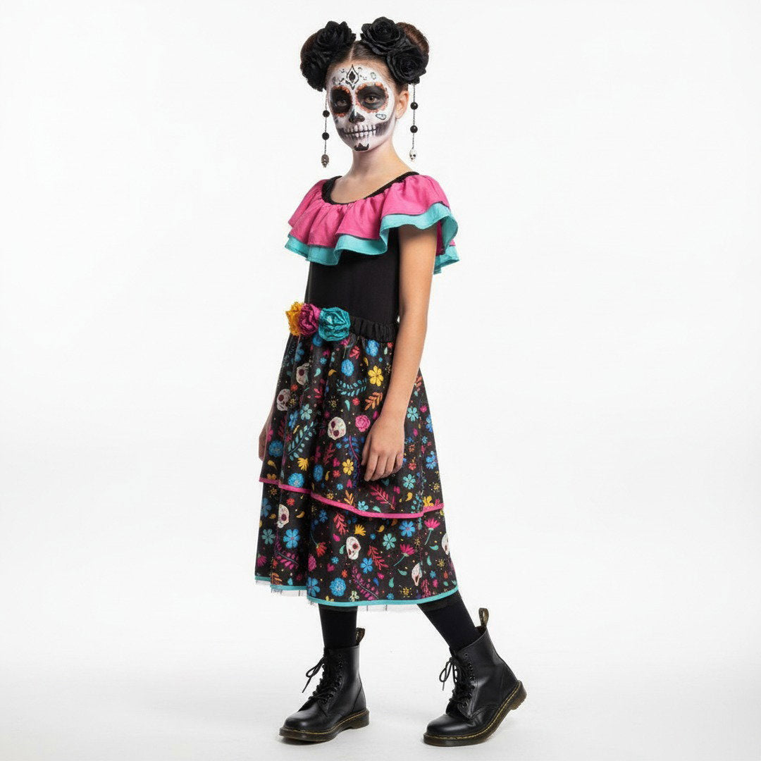 Kleurrijke Día de los Muertos-jurk met sierlijke bloemen, opvallende kraag en rijk gedetailleerde rok
