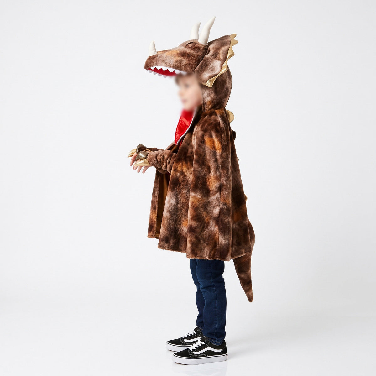 Zachte dinosauruscape met grote triceratopskop, drie hoorns, brede nekschild en tanddetails