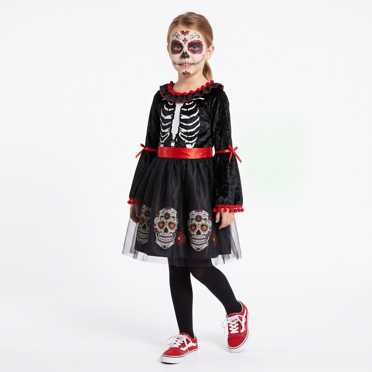 Skeletjurk met skeletprint, tule rok en rijk versierde calavera-details in de stijl van Día de los Muertos