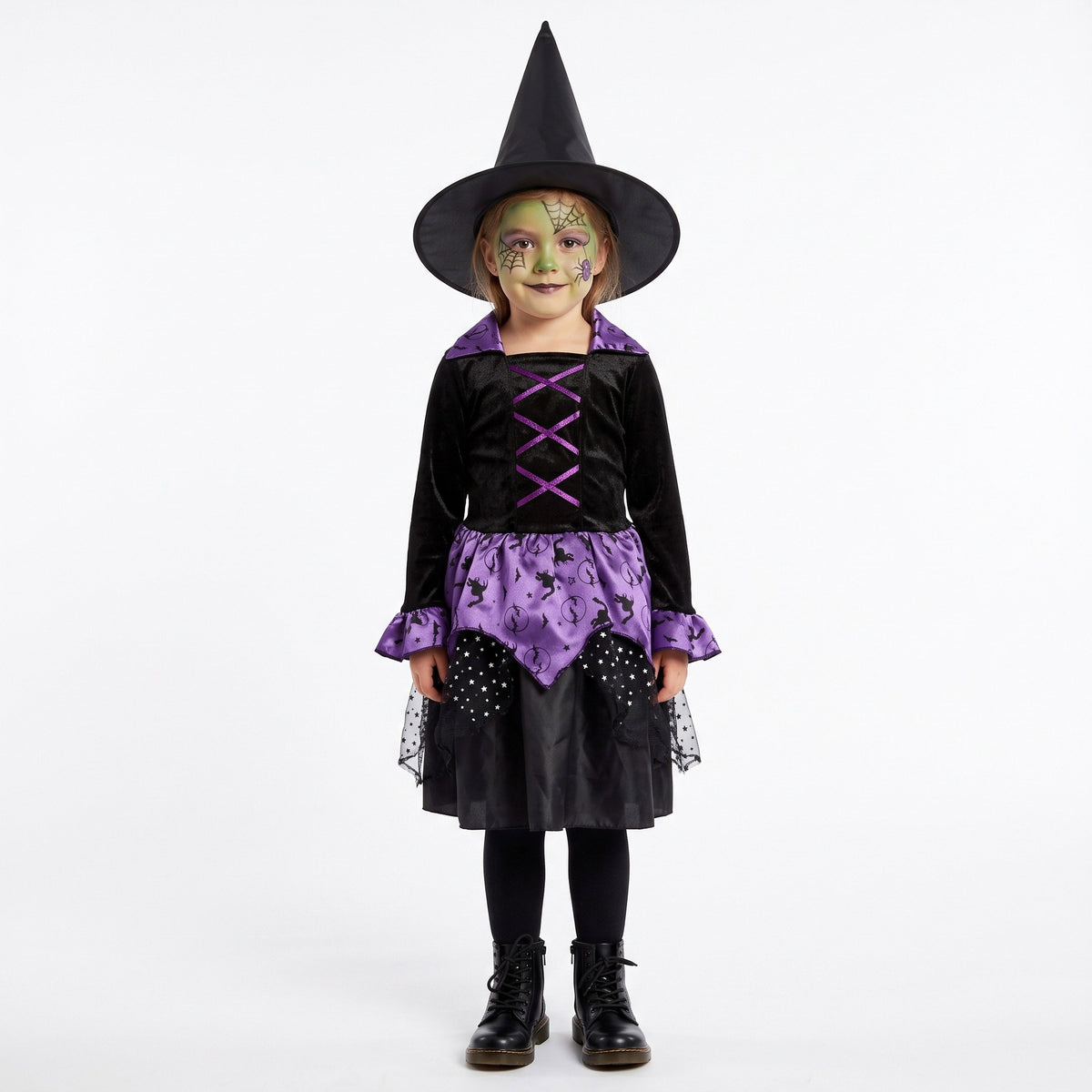 Speelse heksenjurk met fluweelzacht lijfje, vrolijke vleermuisprint en luchtige rok voor spannende Halloweenavonturen