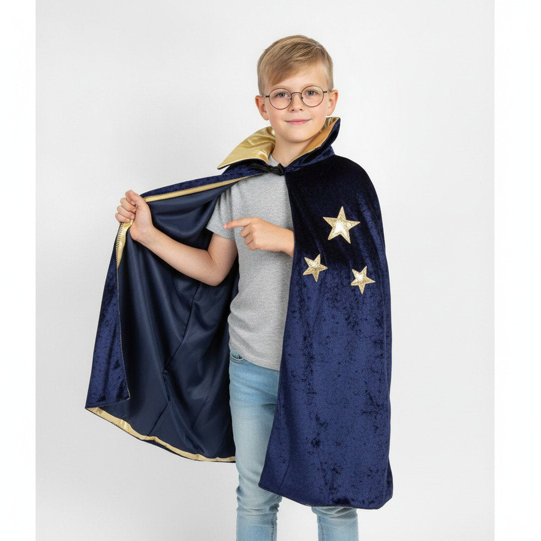 Tovenaarscape met gouden sterren, grote hoed en goudkleurige kraag