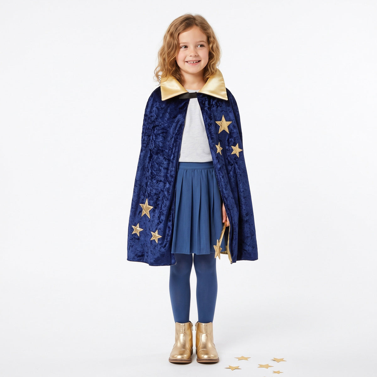 Tovenaarscape met gouden sterren, grote hoed en goudkleurige kraag