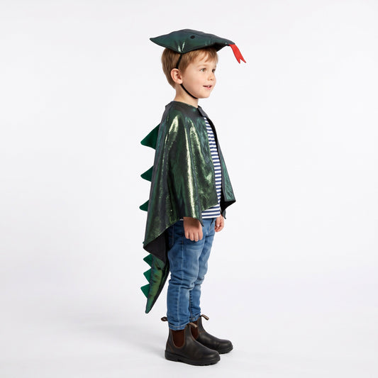 Vuurspuwende drakenoutfit met masker, glanzende cape, puntige drakenrug en staart